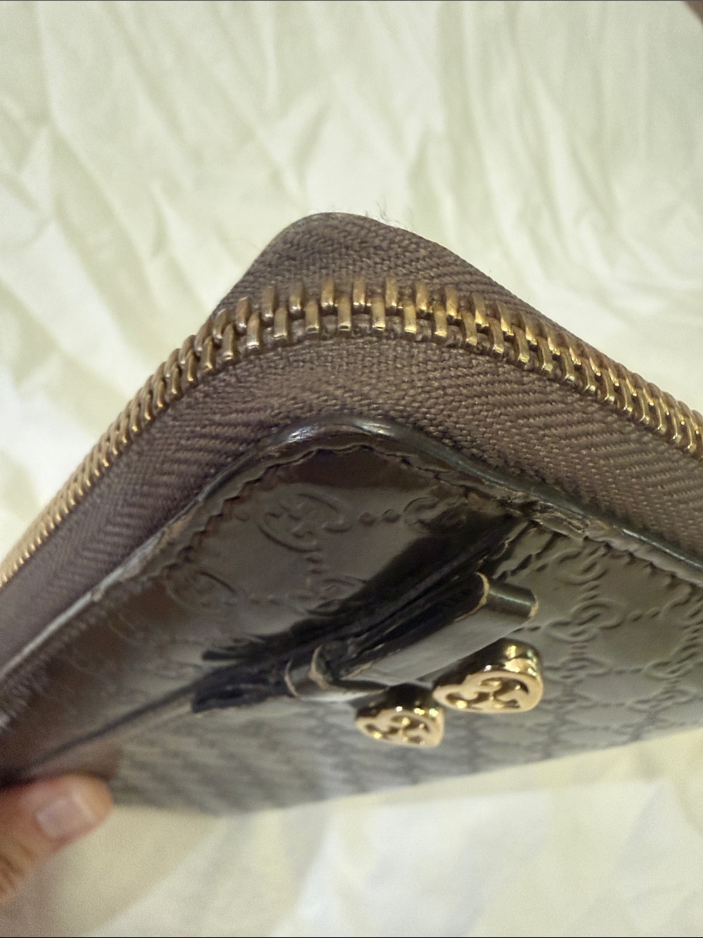Authentic Gucci Guccissimo Patent Bronze Long Wallet with Gold Hearts - Picture 6 of 11